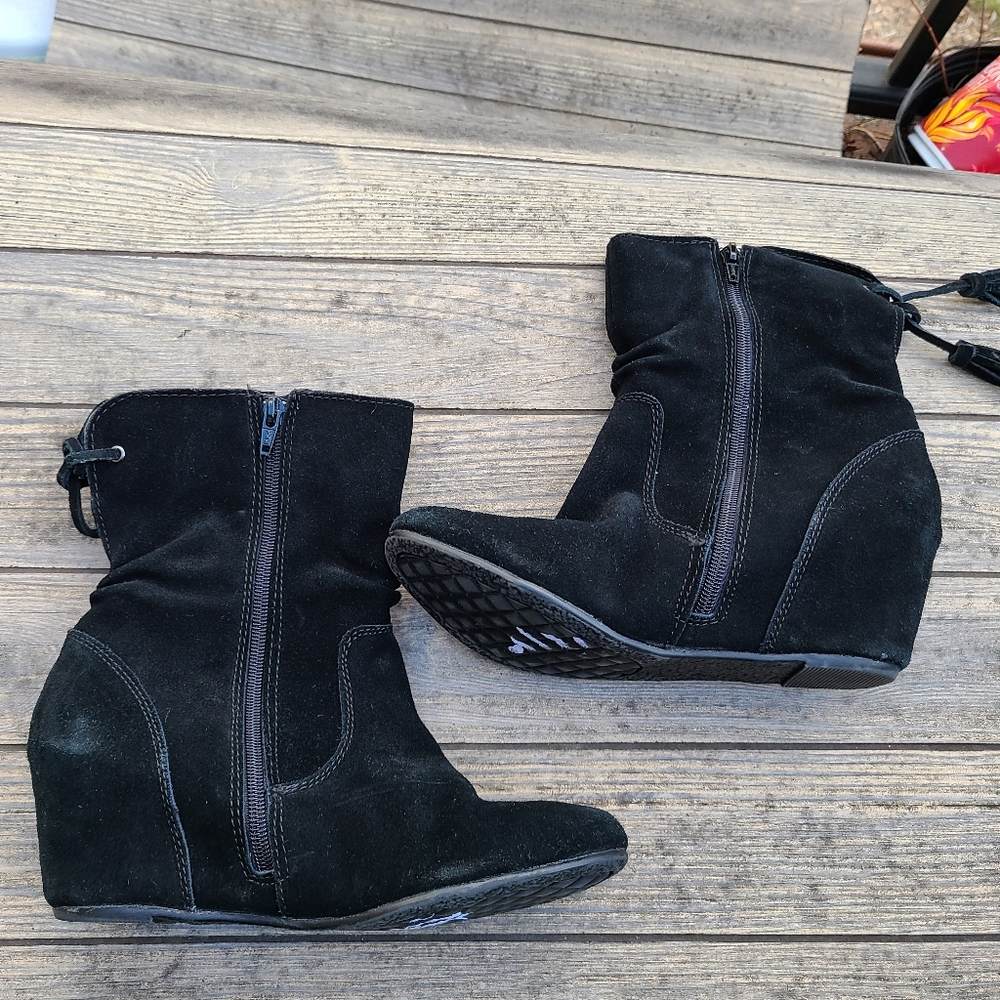 White Mountain Black Wedge Boots - Picture 2 of 10